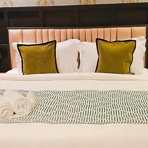 Reunion Carnarvon Hotel George Town